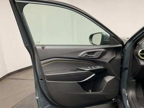 New 2026 Chevrolet Trax LT w/ LT Convenience Package FWD image 9