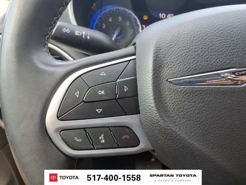 Used 2024 Chrysler Pacifica Touring-L FWD image 17