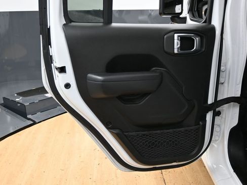 Used 2024 Jeep Wrangler Unlimited w/ Convenience Group AWD/4WD image 40