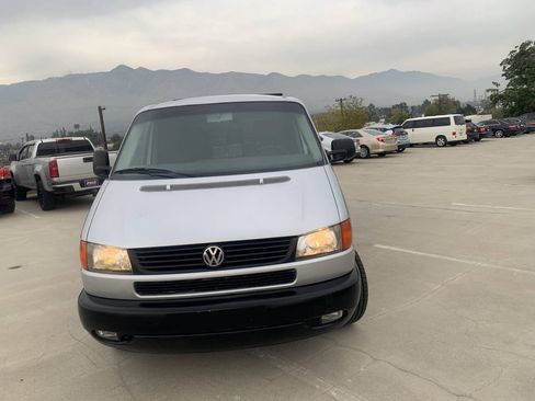 Used 2003 Volkswagen Eurovan MV FWD image 4