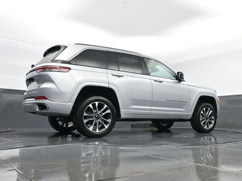 Used 2023 Jeep Grand Cherokee Overland w/ Luxury Tech Group IV AWD/4WD image 29