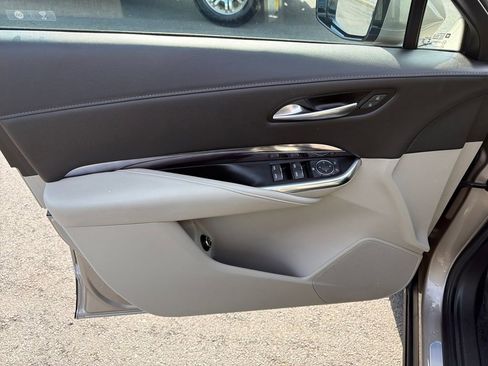 Certified 2022 Cadillac XT4 Luxury w/ Driver Awareness Package FWD image 4