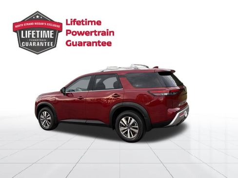 Used 2023 Nissan Pathfinder SL w/ Black Appearance Package FWD image 3