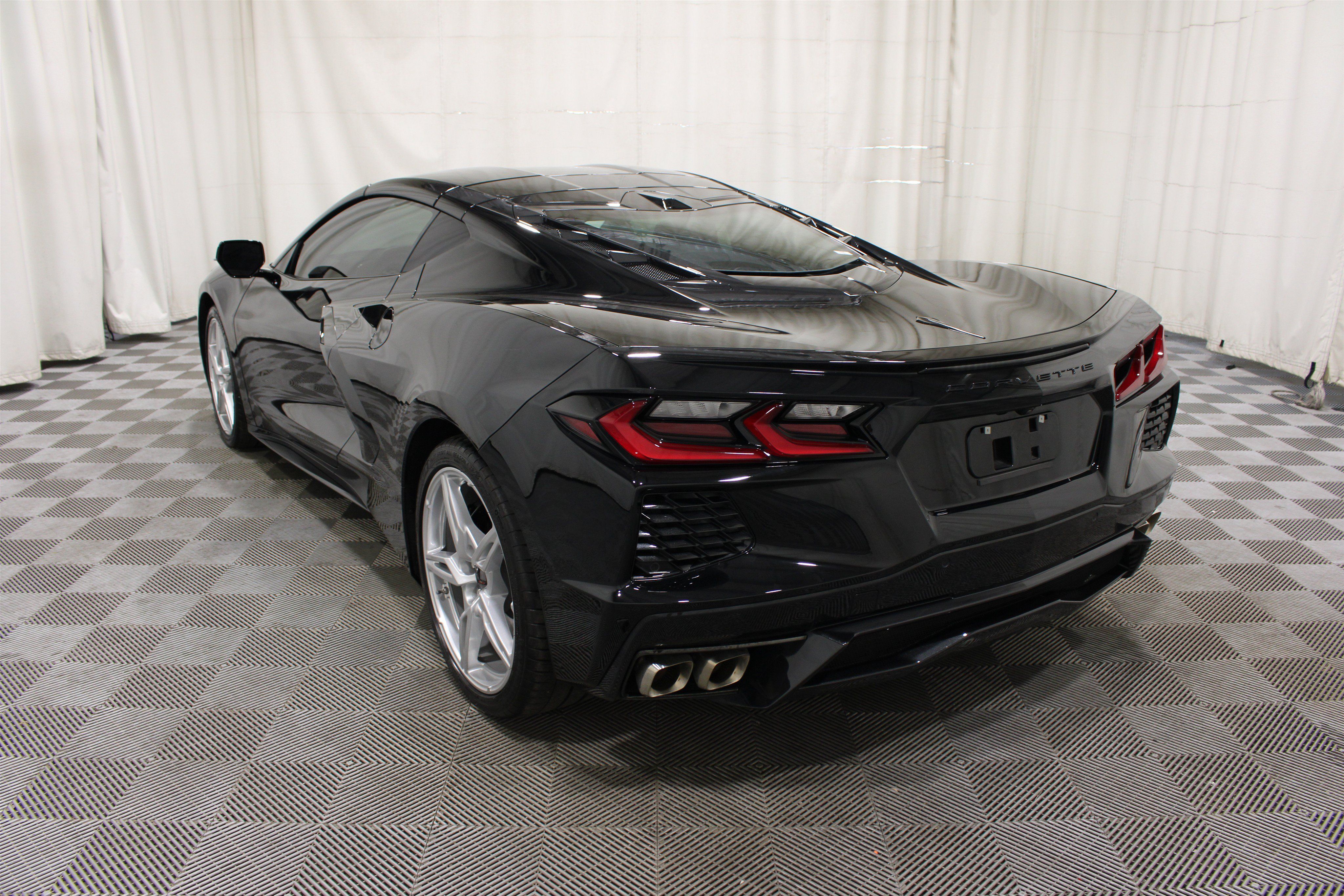 Used 2025 Chevrolet Corvette Stingray Coupe w/ 1LT RWD image 31