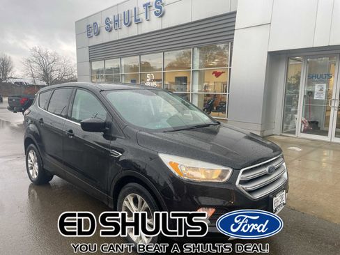 Used 2017 Ford Escape SE image 1