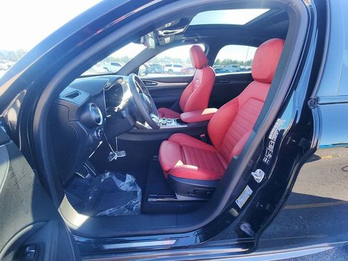 Used 2024 Alfa Romeo Stelvio Ti w/ Performance Driving Package image 7