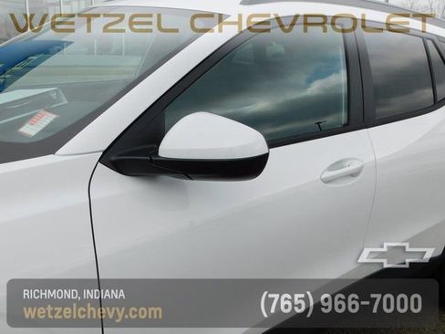 New 2026 Chevrolet Trax LT FWD image 11