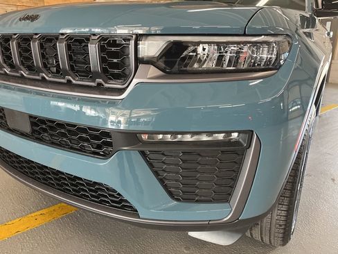 New 2026 Jeep Grand Cherokee L Limited AWD/4WD image 11