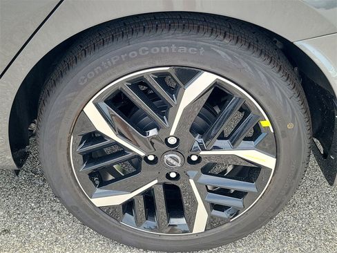 New 2025 Nissan Versa SR w/ Trunk Package image 6