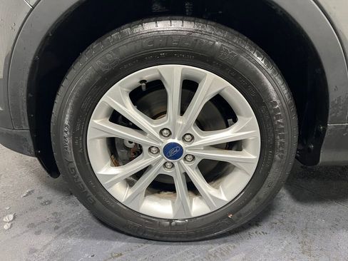 Used 2019 Ford Escape SE image 13