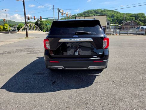 Used 2020 Ford Explorer XLT w/ Equipment Group 202A AWD/4WD image 7