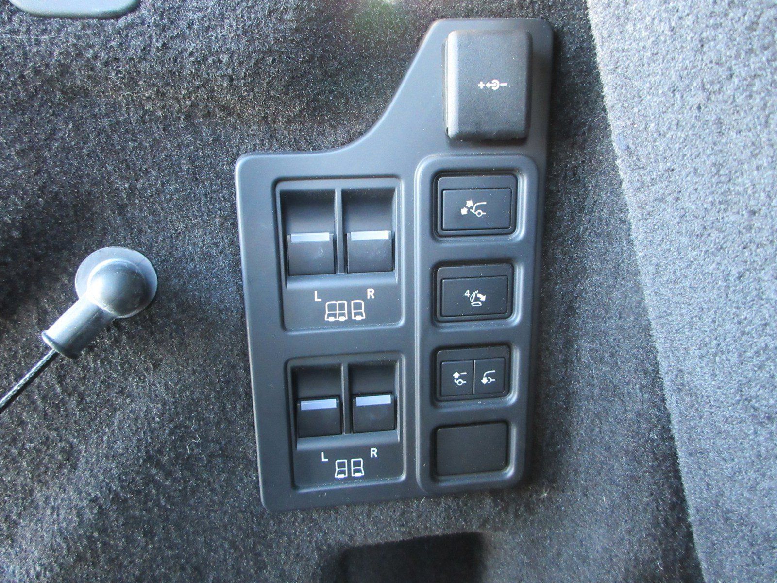 Used 2023 Land Rover Discovery Metropolitan Edition AWD/4WD image 56
