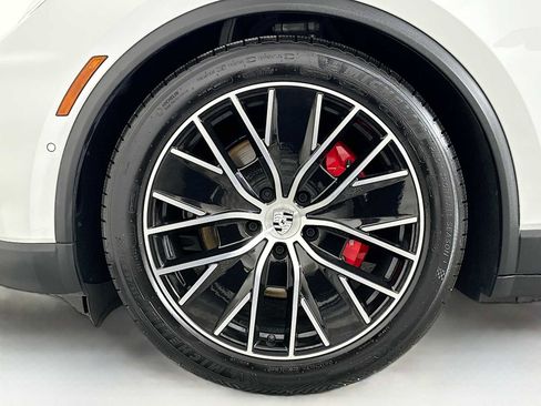 Certified 2025 Porsche Macan 4S Electric image 31