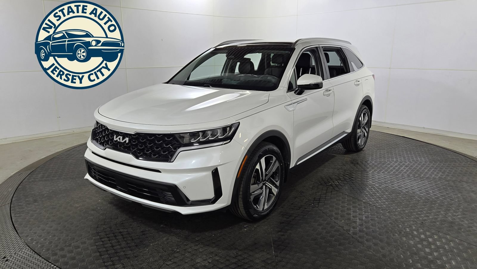 Used 2022 Kia Sorento EX w/ Panoramic Sunroof Package AWD/4WD image 3