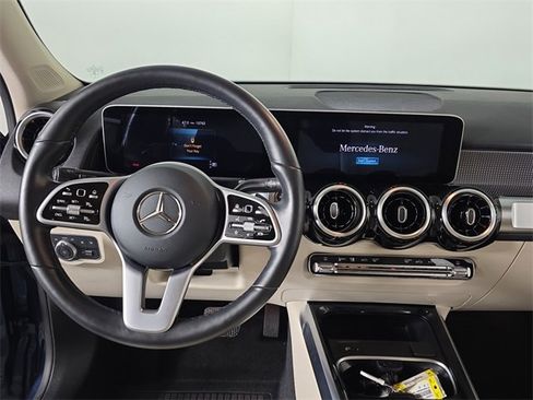 Used 2021 Mercedes-Benz GLB 250 4MATIC image 9