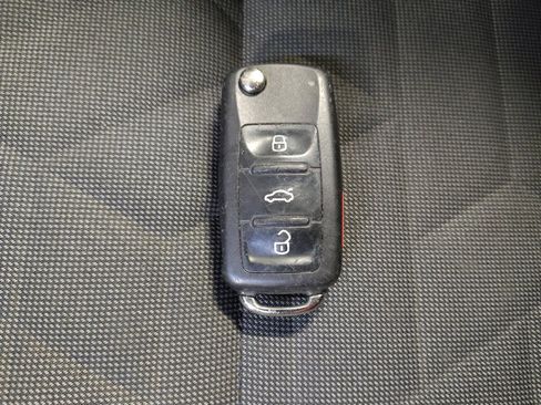 Used 2021 Volkswagen Passat 2.0T S image 32