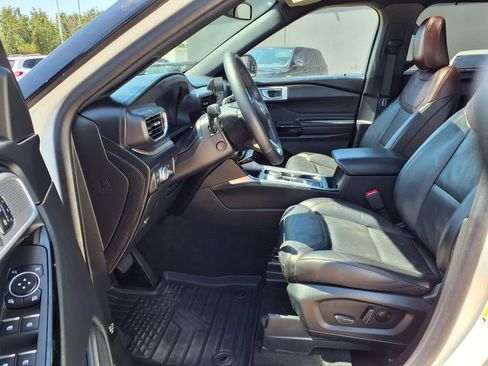 Used 2023 Ford Explorer Platinum RWD image 11