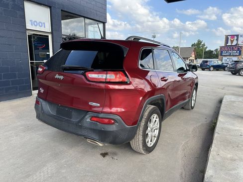Used 2015 Jeep Cherokee Latitude w/ Cold Weather Group FWD image 8