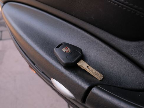Used 2004 Porsche 911 Carrera 4S AWD/4WD image 11