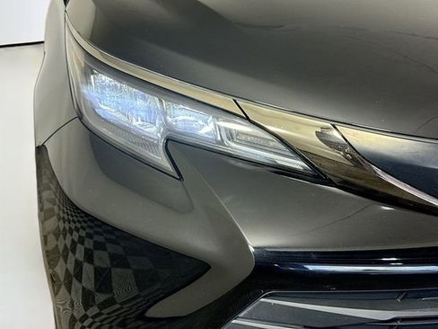 Certified 2022 Toyota Sienna XLE Woodland Edition AWD/4WD image 3