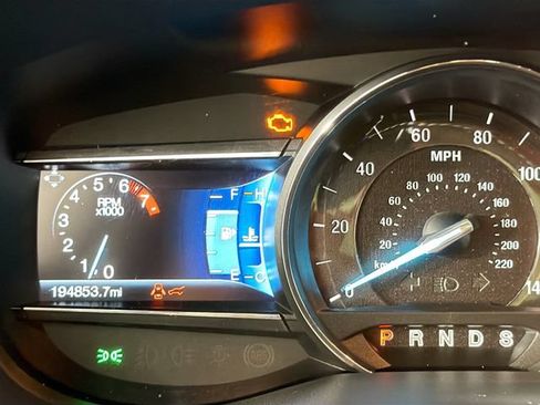 Used 2016 Ford Explorer XLT w/ Equipment Group 202A AWD/4WD image 13