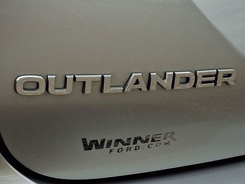 Used 2022 Mitsubishi Outlander ES FWD image 30