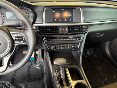 Used 2018 Kia Optima LX image 10