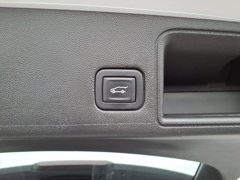 Certified 2022 GMC Terrain SLE w/ Driver Convenience Package image 7