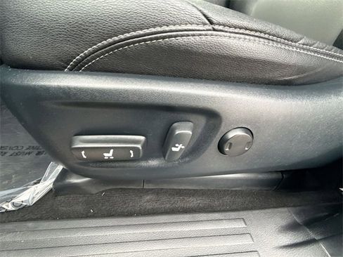 Used 2018 Toyota 4Runner SR5 Premium image 17