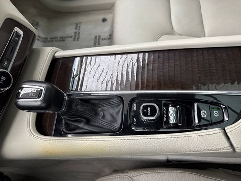 Used 2016 Volvo XC90 T6 Momentum w/ Protection Package Plus AWD/4WD image 30