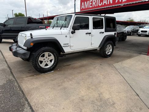 Used 2012 Jeep Wrangler Unlimited Sport image 13