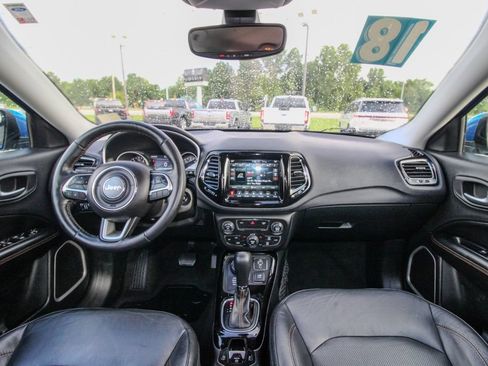 Used 2018 Jeep Compass Limited w/ Navigation Group AWD/4WD image 10