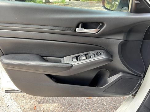 Used 2025 Nissan Altima 2.5 SV FWD image 18