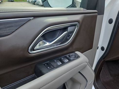 Used 2023 GMC Yukon SLT w/ SLT Premium Package AWD/4WD image 18