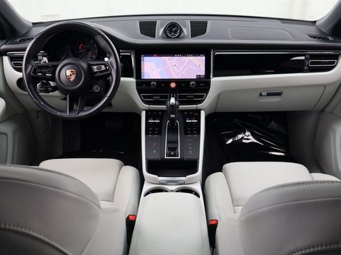 Certified 2023 Porsche Macan Turbo AWD/4WD image 20