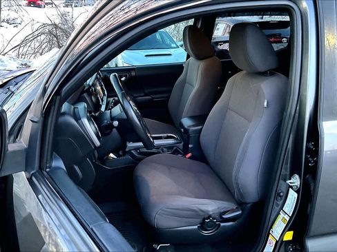 Used 2019 Toyota Tacoma TRD Sport w/ Technology Package image 9