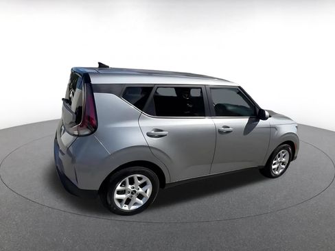 Used 2025 Kia Soul LX w/ LX Technology Package FWD image 14