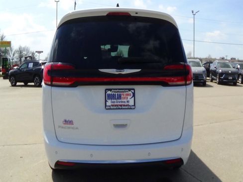 Certified 2025 Chrysler Pacifica Select image 7