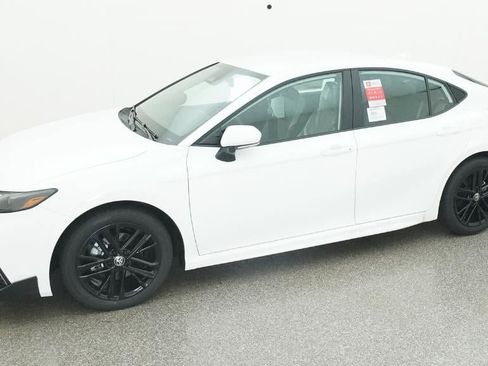 New 2026 Toyota Camry SE image 2