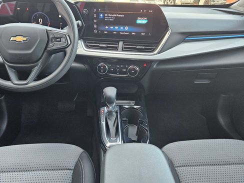 Used 2025 Chevrolet Trax LT FWD image 10