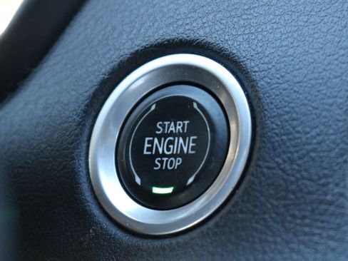 Used 2021 Cadillac XT4 Luxury w/ Cold Weather Package image 29