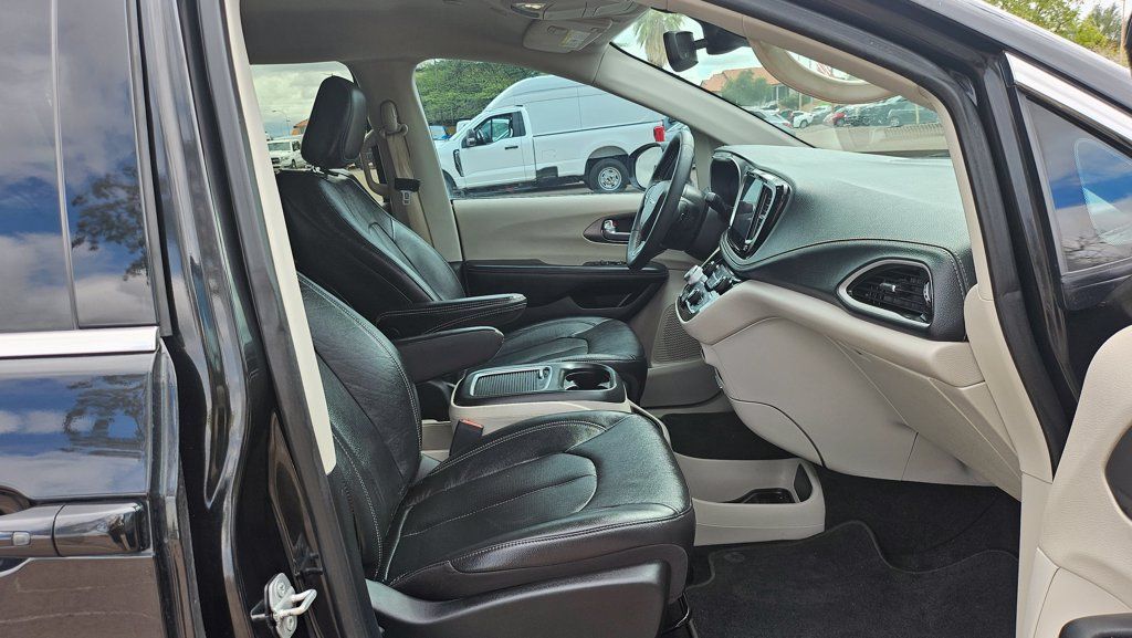 Used 2022 Chrysler Pacifica Touring-L FWD image 20