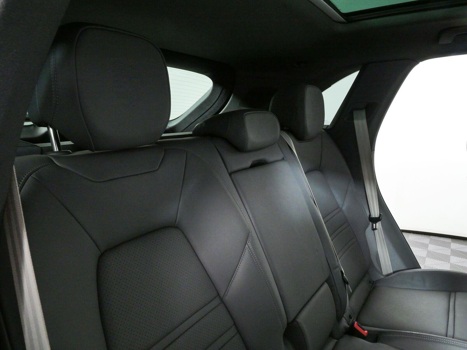 Certified 2023 Porsche Cayenne Platinum Edition AWD/4WD image 24