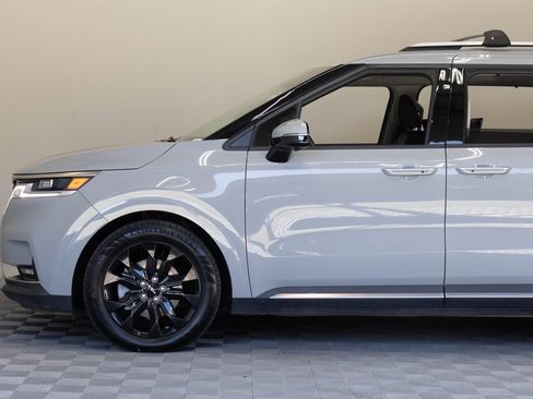 Used 2024 Kia Carnival SX image 9