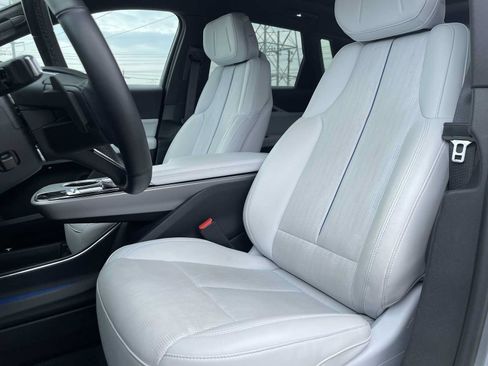 Certified 2024 Cadillac Lyriq Luxury AWD/4WD image 21