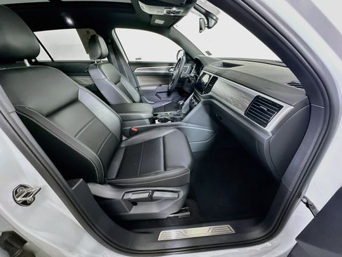 Used 2023 Volkswagen Atlas Cross Sport SE w/ Panoramic Sunroof Package FWD image 33