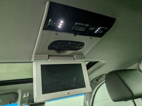 Used 2019 Chevrolet Suburban Premier image 36