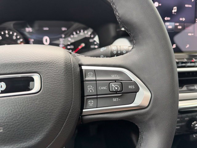 Used 2023 Jeep Compass Limited w/ Sun and Sound Group AWD/4WD image 18