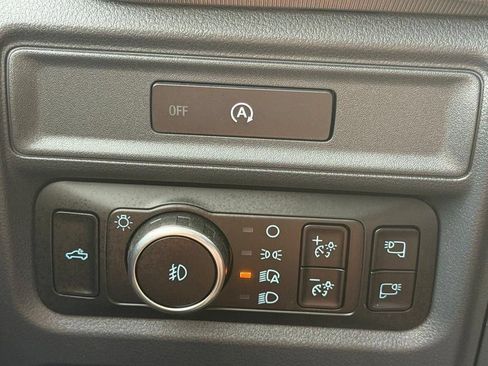 Used 2025 Ford F150 Lariat w/ Equipment Group 501A Mid AWD/4WD image 17