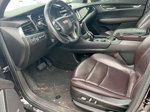 Used 2022 Cadillac XT6 Premium Luxury w/ Technology Package FWD image 9